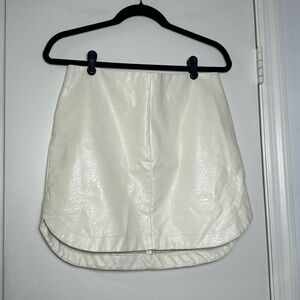 Blush Boutique Off White Pleather Mini Skirt Size Large
